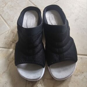 Easy Spirit Women's Black and White Sandals